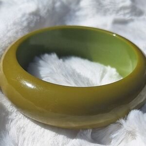 Chunky Thick Alvacado Spinach Pickle Green Bakelite Art Deco Bangle Bracelet